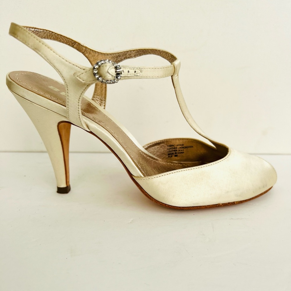 Platinum BP Nordstrom Vintage Cream Satin Dye Appropriate Peep Toe Pumps Heels